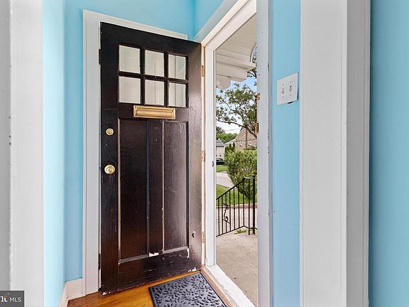 3rd image of 26 Weiss Ave