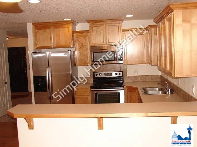 Charming 3-Bedroom, 2.5-Bath Townhome in Peaceful Neighborhood! — Photo 4