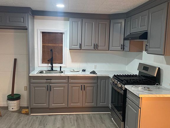3rd image of 136 Tecumseh St #2