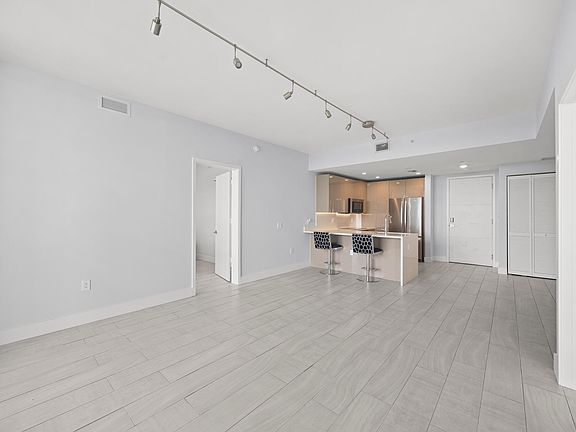 5th image of 2000 Metropica Way #802