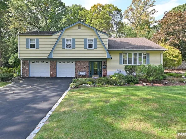 552 Jackson Ave, Township Of Washington, NJ 07676