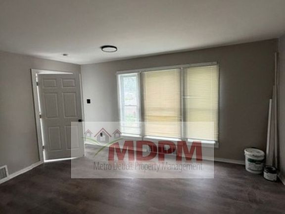 3rd image of 15919 Ferguson St