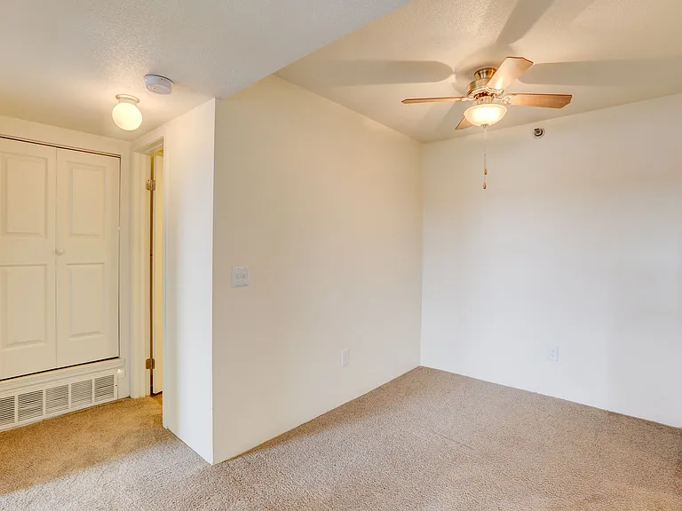 Americana Lakewood Apartments — Photo 46