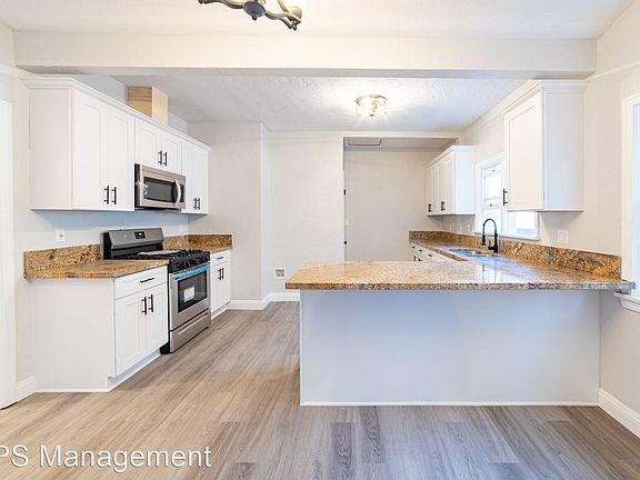 4th image of 2209 E 6th St Room D