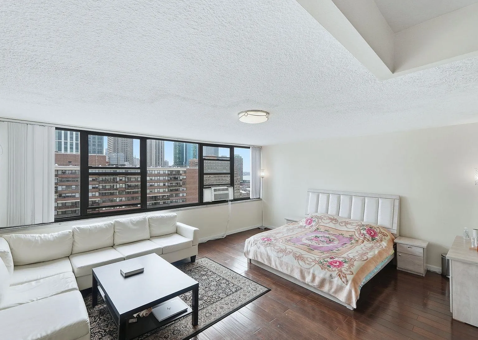 Studio, 1.0 bath, 550 sqft, $2,790 — Photo 2
