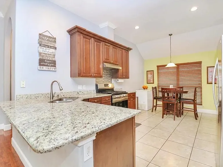 9070 Winding River Dr — Photo 13