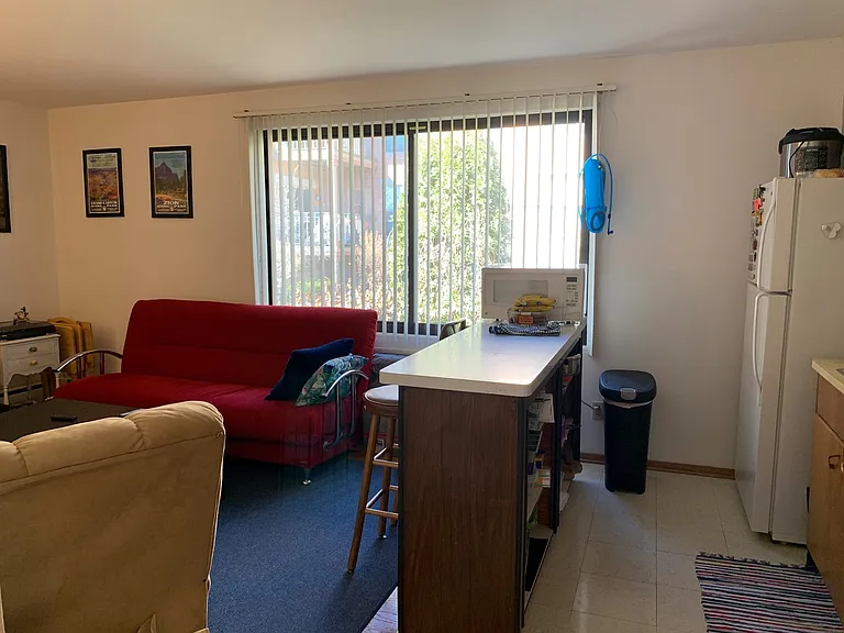 1441 N Franklin Pl — Photo 3