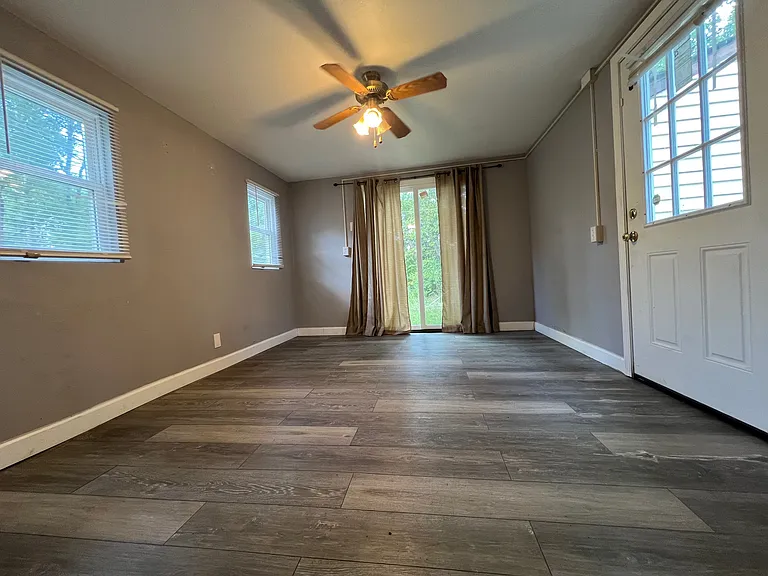 1432 Bel Aire Dr — Photo 7