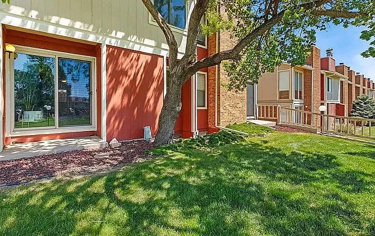 440 W Rockrimmon Blvd #G — Photo 1