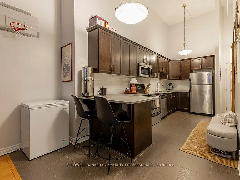 80 King William St #112 — Photo 11