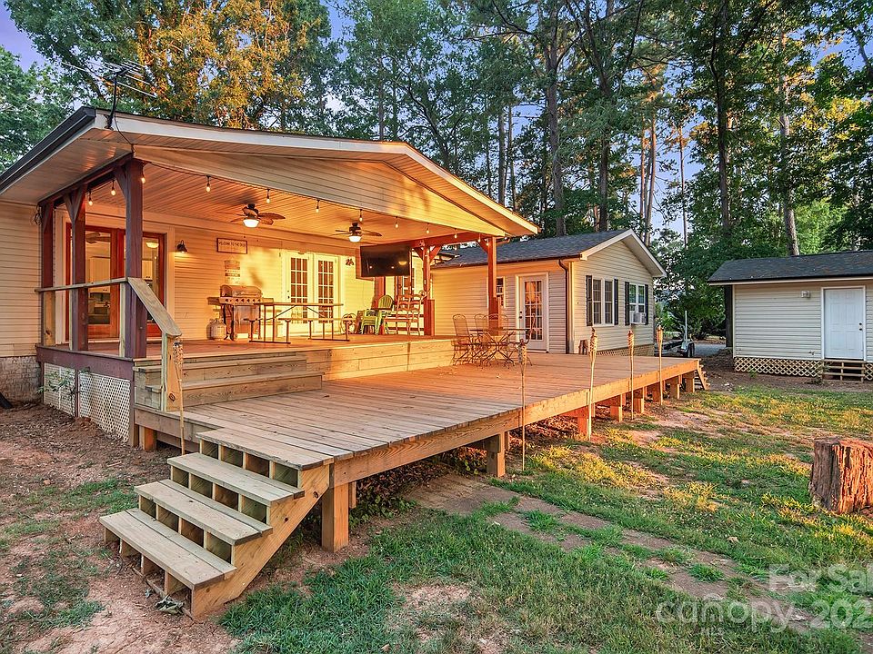2nd image of 104 Dogwood Ln