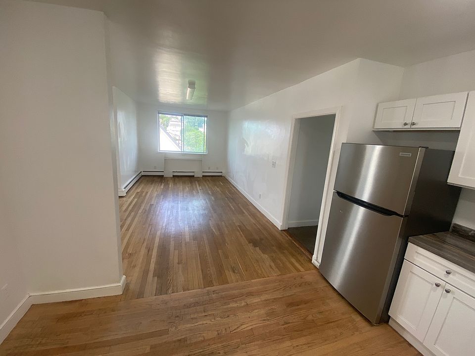 1st image of 4 Nielson Ave #2