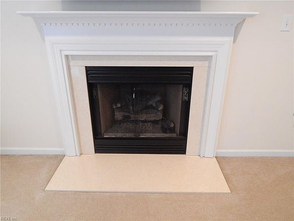 5th image of 886 Charlotte Dr