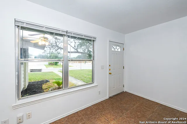 783 Clearview Dr — Photo 5