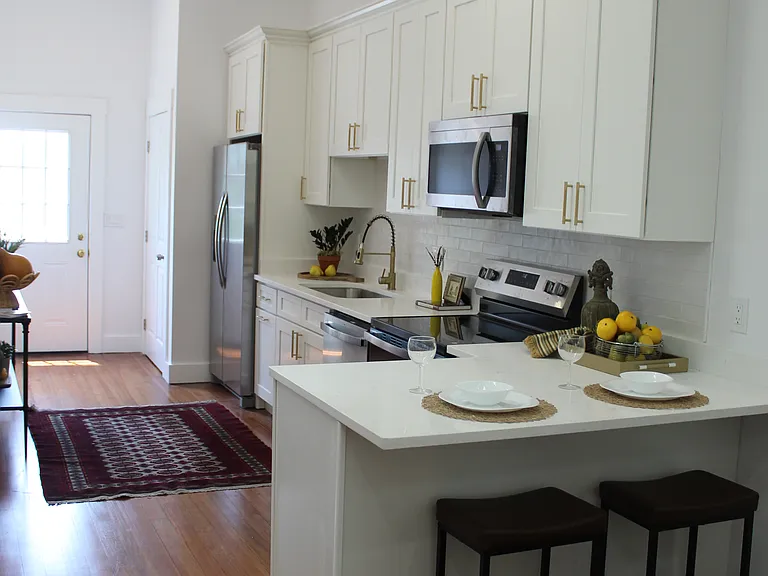 203 E 39th St #B — Photo 30