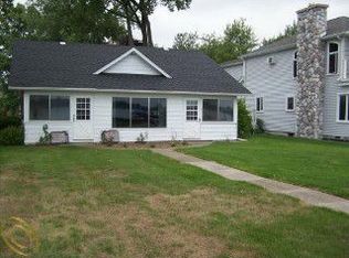5385 Pointe Dr, East China, MI