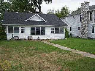 5385 Pointe Dr photo 1