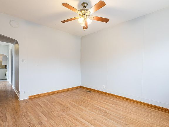 3rd image of 615 W 18th St Front 3