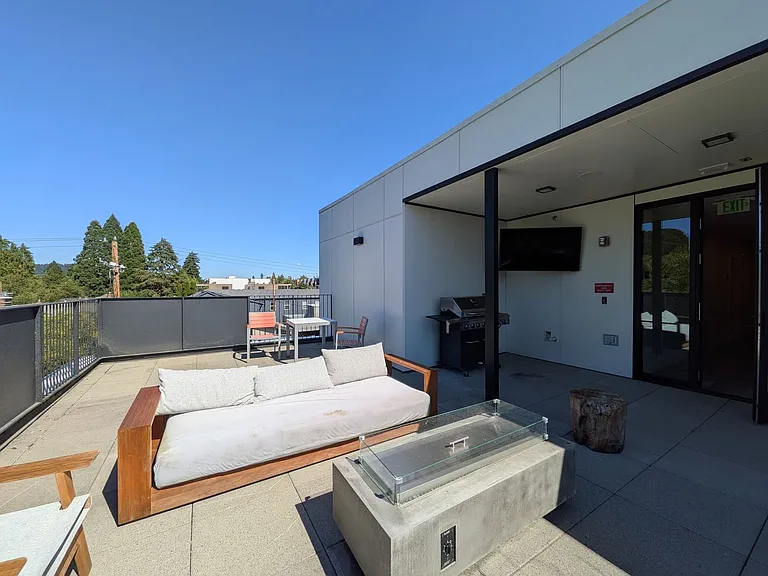 Division 31 Apartments — Photo 23