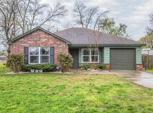 511 E 8th St, Claremore, OK 74017