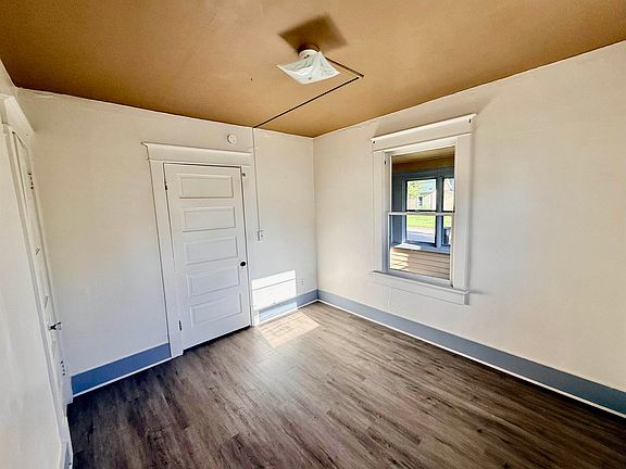 5th image of 1409 Middle St