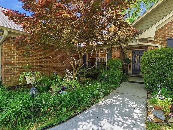 3rd image of 3 Clarendon Pl NW