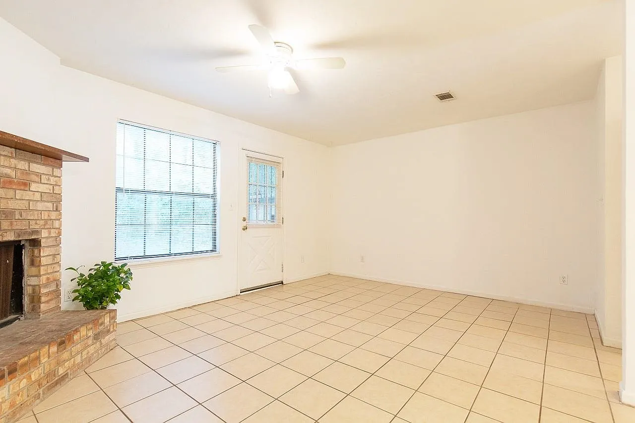 2 bed, 2.5 bath, 1152 sqft, $1,250 — Photo 4