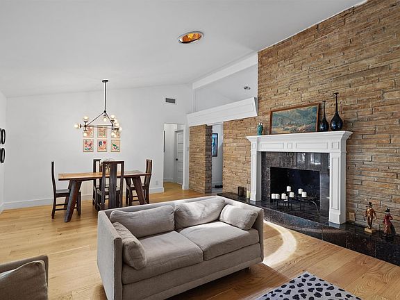 4th image of 4604 Rue St