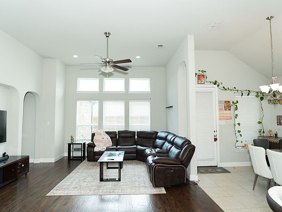 2nd image of 2449 Twin Oaks Dr