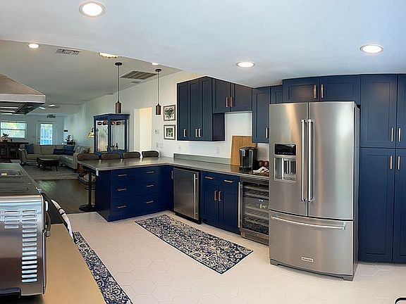 2nd image of 306 10th Ave NE