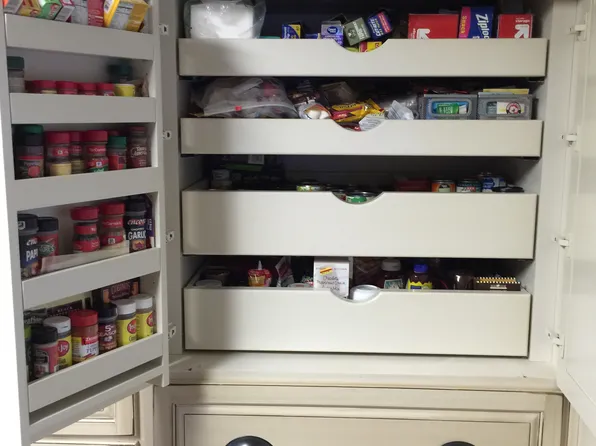 845 Goodwin Ave, Port Neches, TX 77651