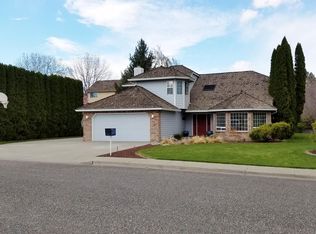710 Lynnwood Loop, Richland, WA 99354