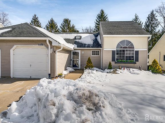 3rd image of 845B Taylor Rd