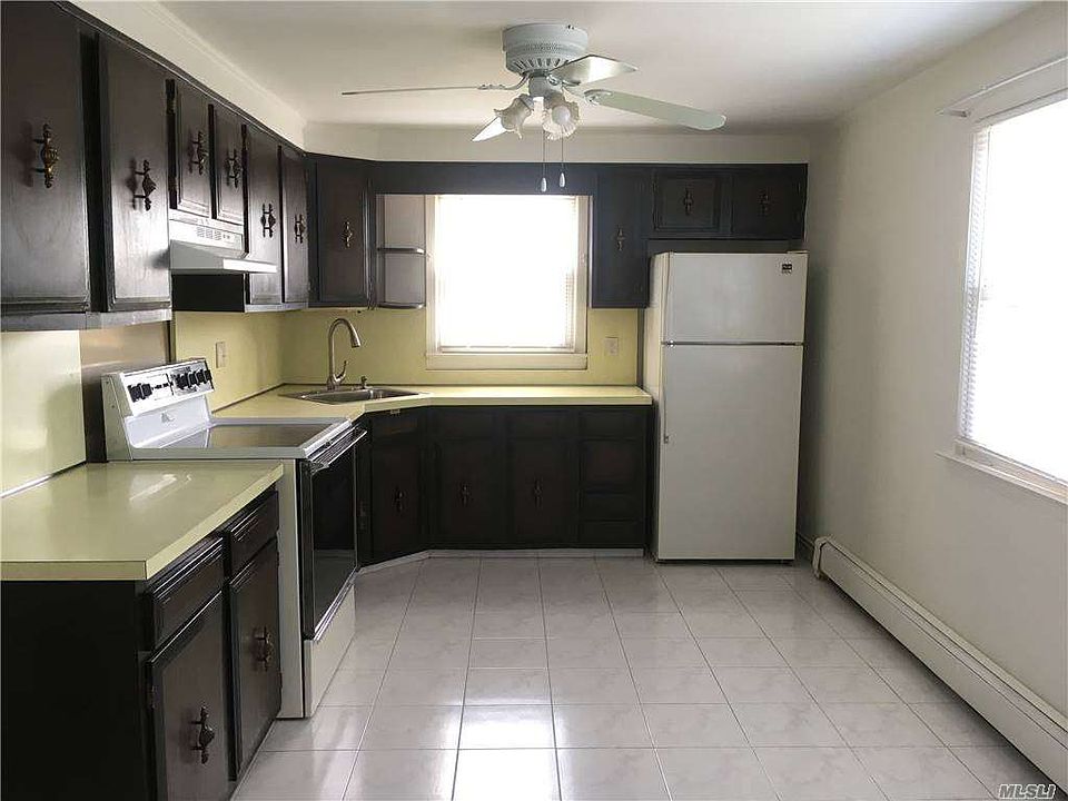 2nd image of 65 Nassau Ave