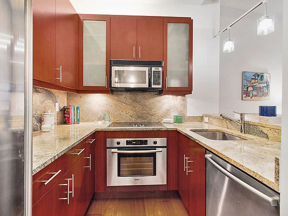 3rd image of 80 John St APT 8I