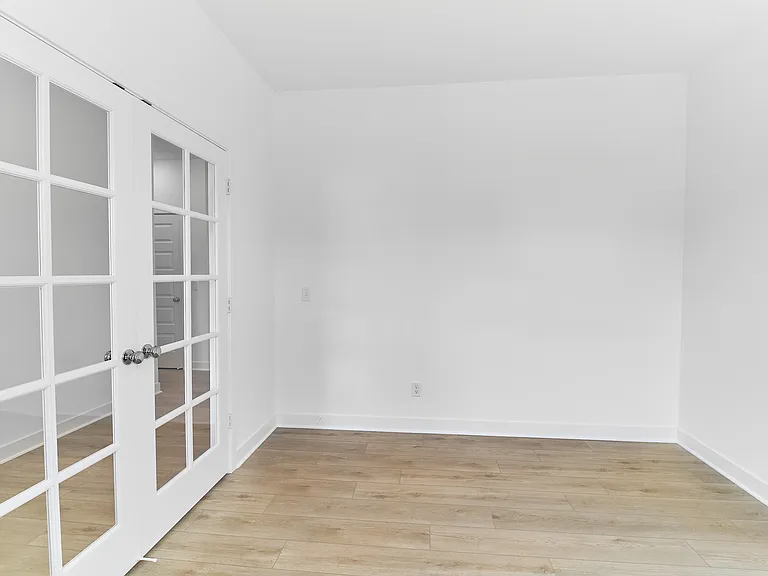 422 Eisenhower St — Photo 4