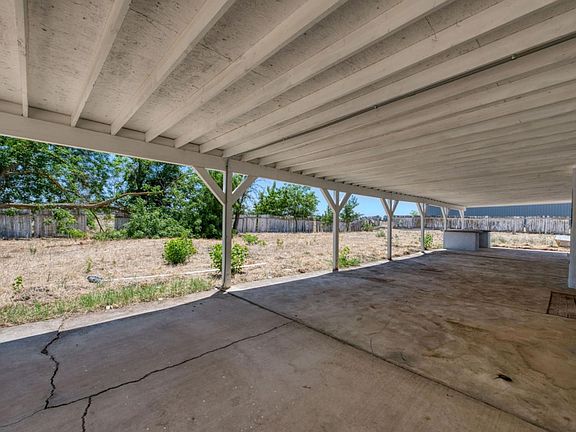 4th image of 6922 N Del Rey Ave