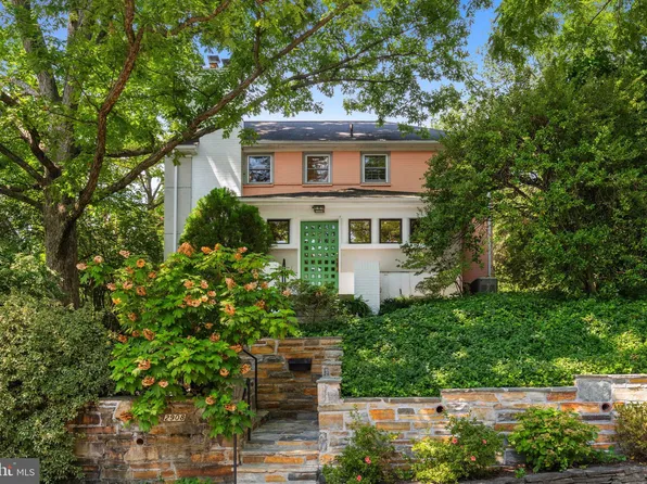 2908 Argyle Dr, Alexandria, VA 22305