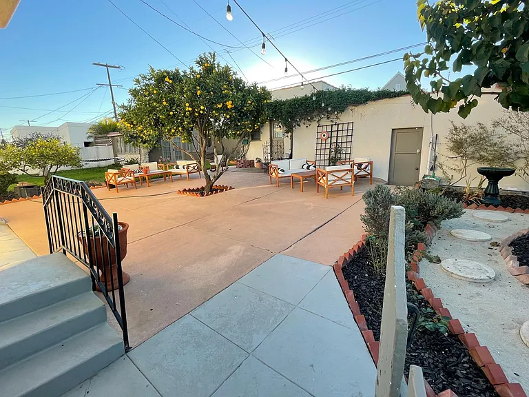 2005 S Patton Ave — Photo 31