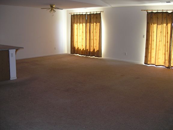 3rd image of 3655 N Laverne Ave