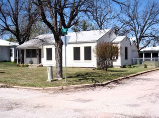 1902 W Dry St, San Saba, TX 76877