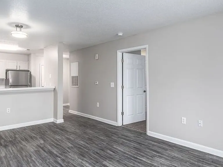 Wendover Ridge Apartments — Photo 34