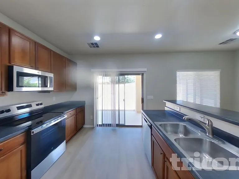 10208 W Wier Ave — Photo 6