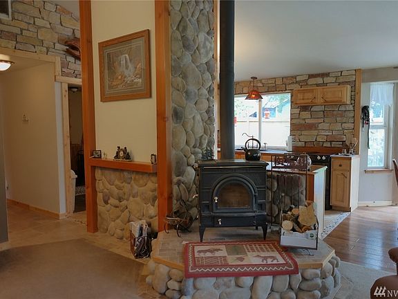 3rd image of 173 Mountain View Dr