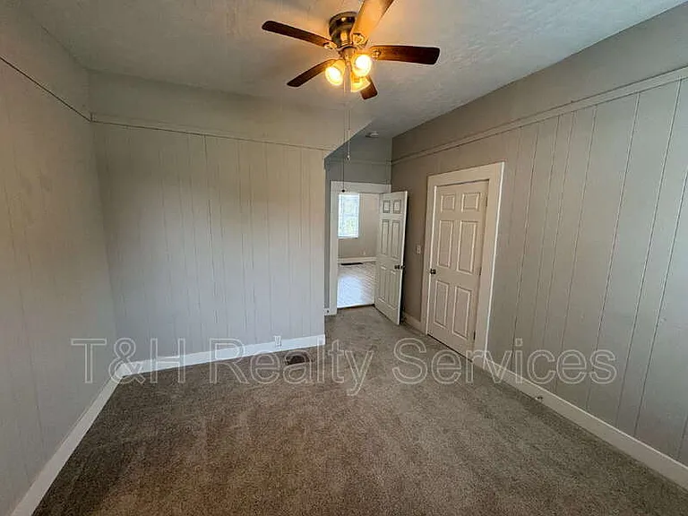 604 W 4th St — Photo 12