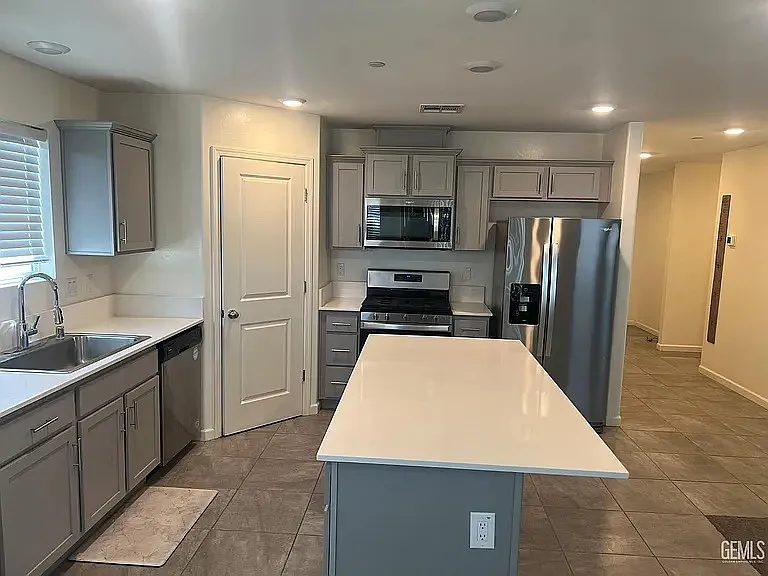 5918 Esmerelda Ave — Photo 9