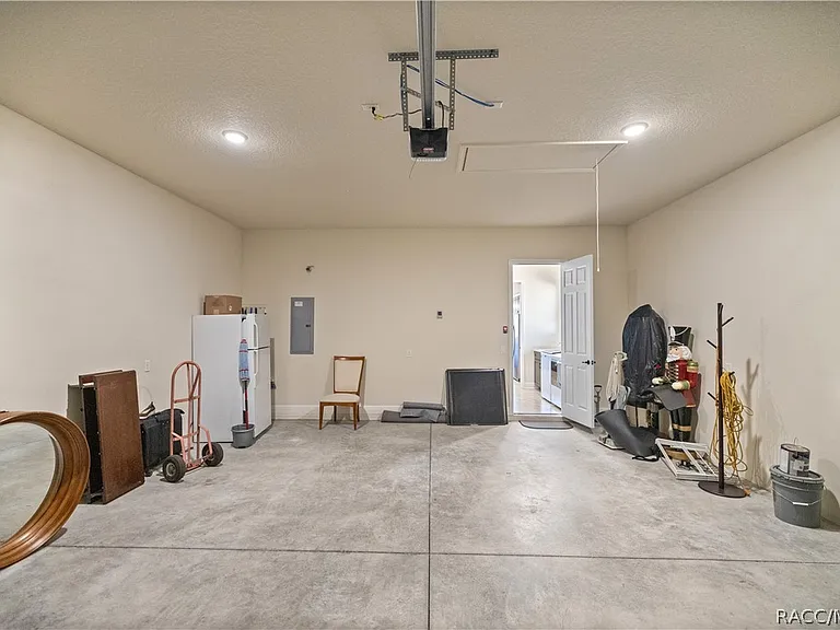 1335 W Greenmeadow Path — Photo 42