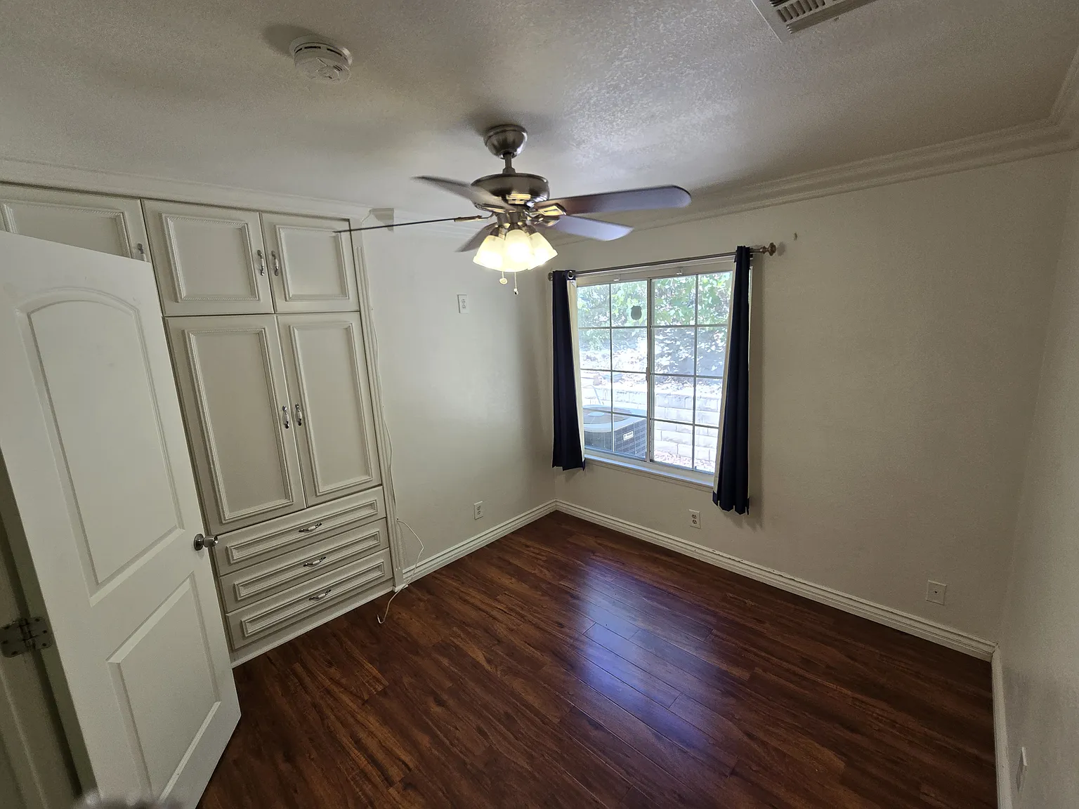 4 bed, 1896 sqft, $4,200 — Photo 4