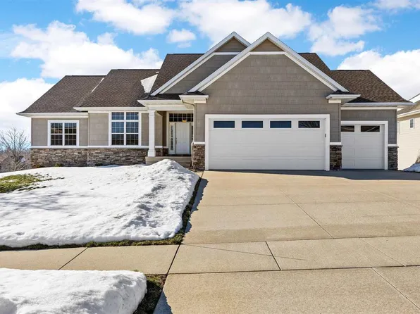 2845 Rosebay Ct, Cedar Rapids, IA 52411