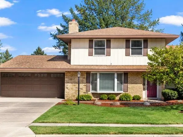 829 McIntosh Dr, Apple Valley, MN 55124